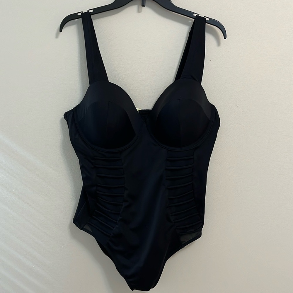 Swimsuit one piece women’s plus size 40DD wire cup bra black swimwear